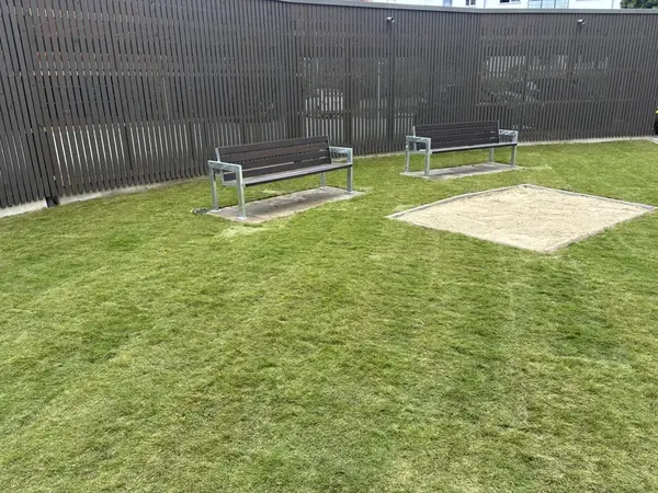 Sandspielkiste im Gartenraum