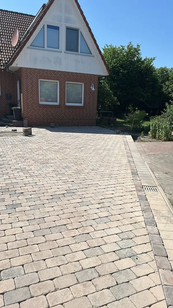 Großzügige Hofeinfahrt