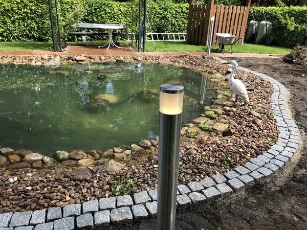 Großzügiger Teichrand