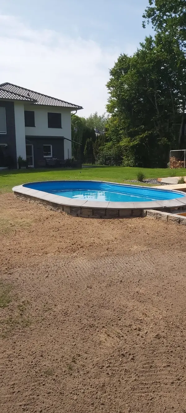 Bau einer Poolumrandung