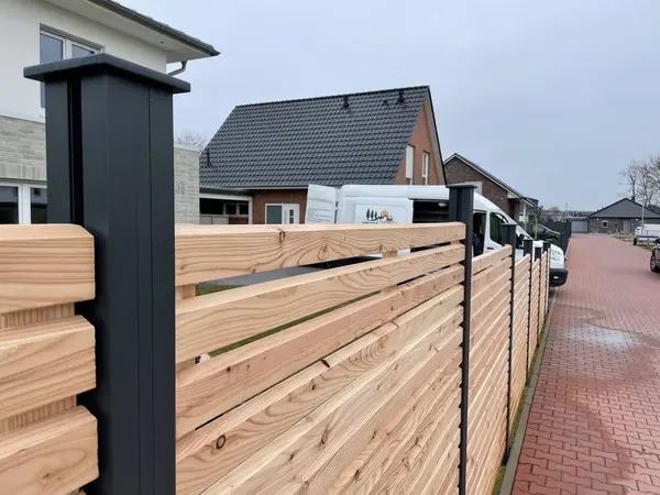 Langer Zaunverlauf Anthrazit