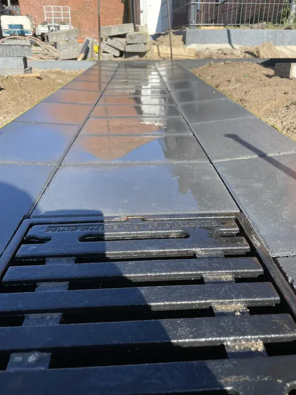 Drainage Rinne im Außenbereich